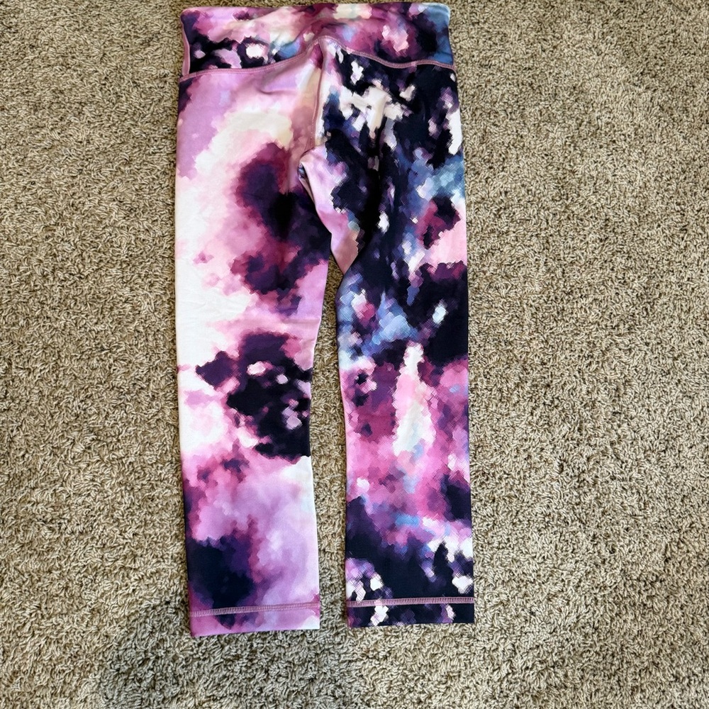 Lululemon Wunder Under Crops in the "Blooming Pixie - Picture 8 of 9